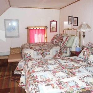 The Twin Lakes Inn